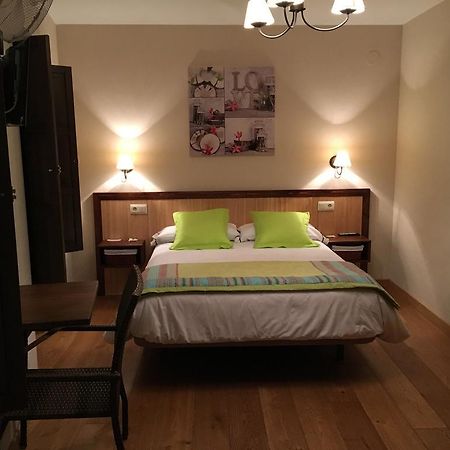 Hostal Otsoa Escároz Exteriör bild