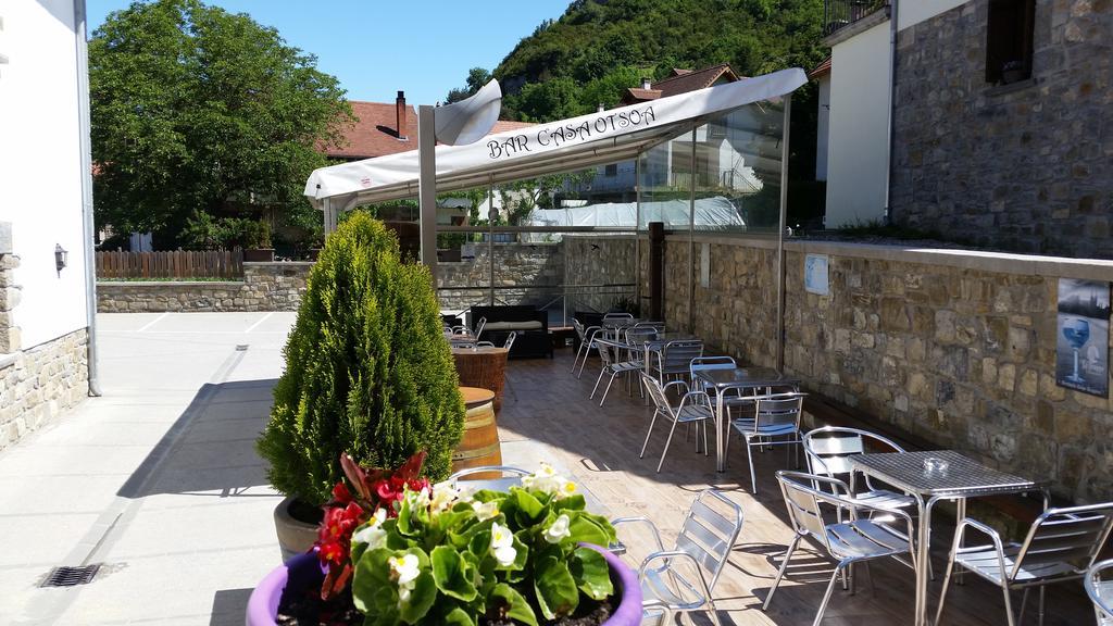 Hostal Otsoa Escároz Exteriör bild