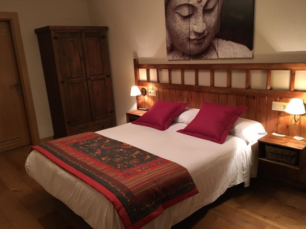 Hostal Otsoa Escároz Exteriör bild