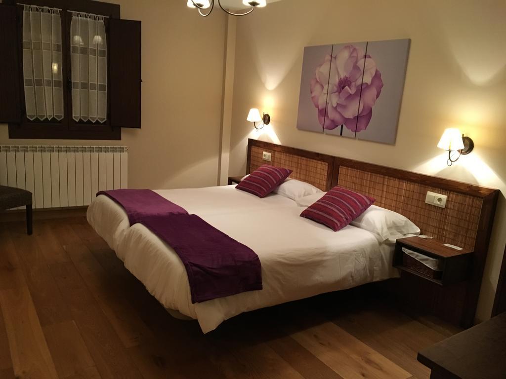 Hostal Otsoa Escároz Exteriör bild
