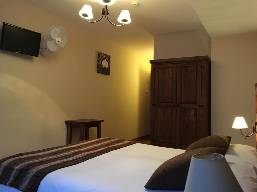 Hostal Otsoa Escároz Exteriör bild